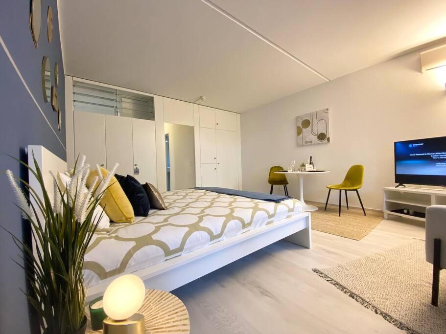 Luganersee, Pool, Strand, Parkplatz, Suite บิซโซน ภายนอก รูปภาพ
