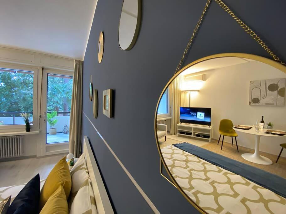 Luganersee, Pool, Strand, Parkplatz, Suite บิซโซน ภายนอก รูปภาพ