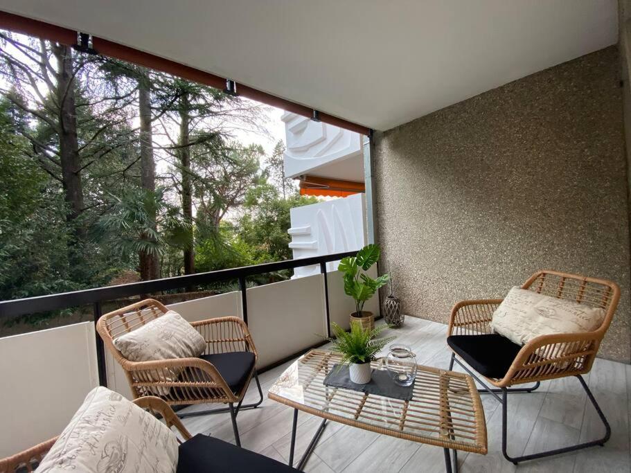 Luganersee, Pool, Strand, Parkplatz, Suite บิซโซน ภายนอก รูปภาพ