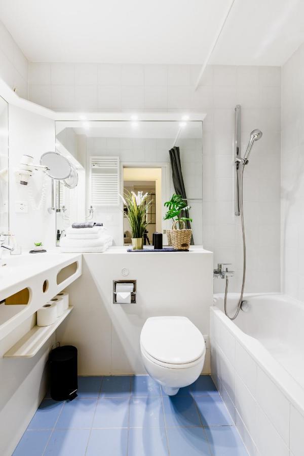 Luganersee, Pool, Strand, Parkplatz, Suite บิซโซน ภายนอก รูปภาพ